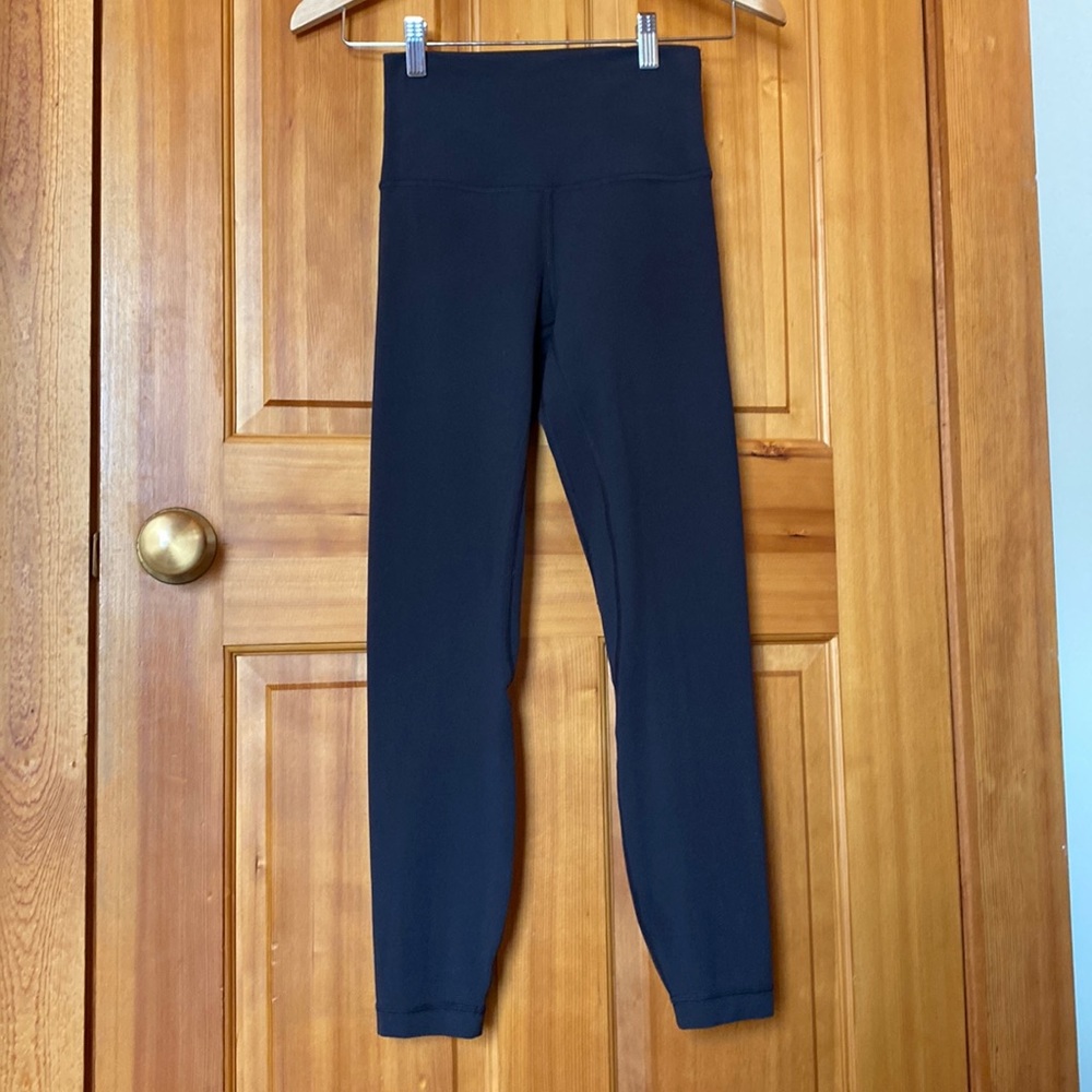 Lululemon Wunder Under like new black size 4 ankle length pants